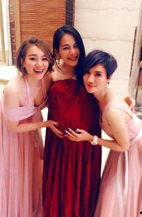 女明星露胸照片,女明星露胸照片引发热议